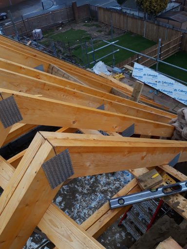 Timber roof truss