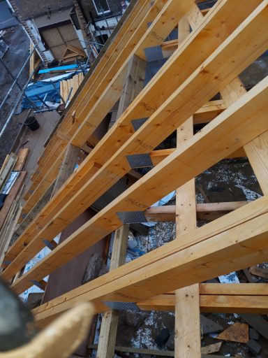 Timber roof truss