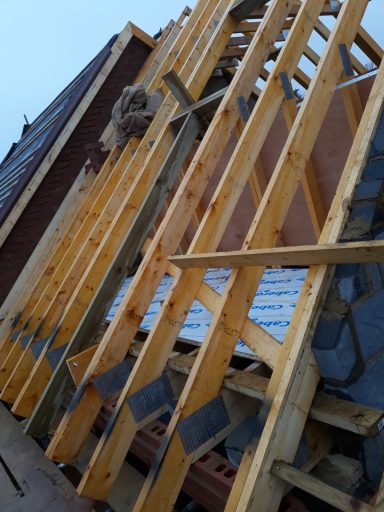 Timber roof truss